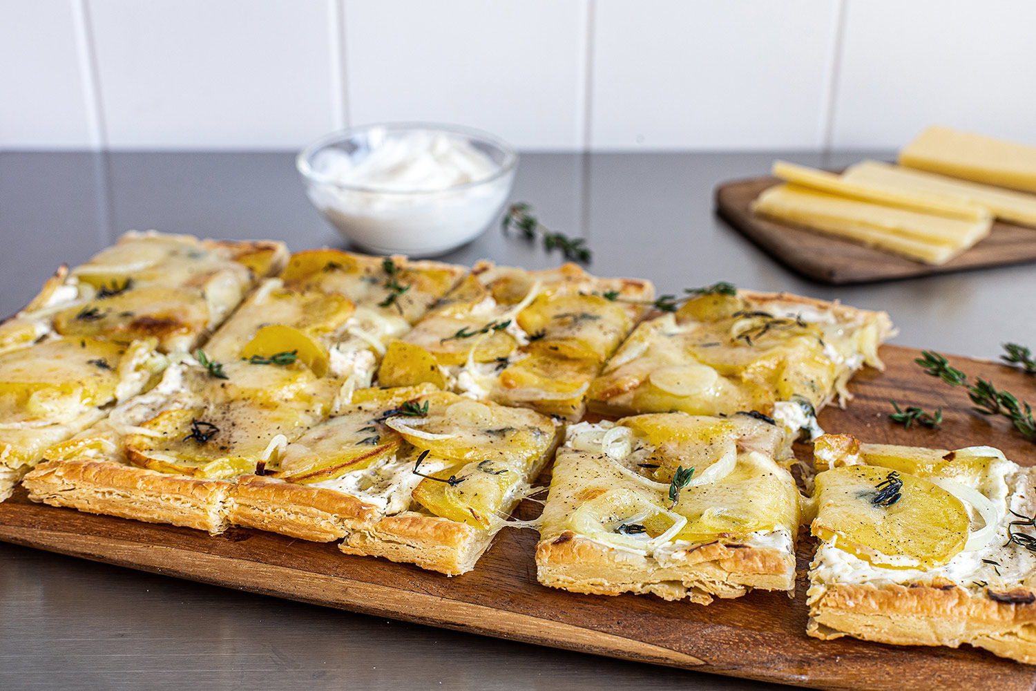 Tarte fine au cheddar vieilli, pomme de terre et oignon