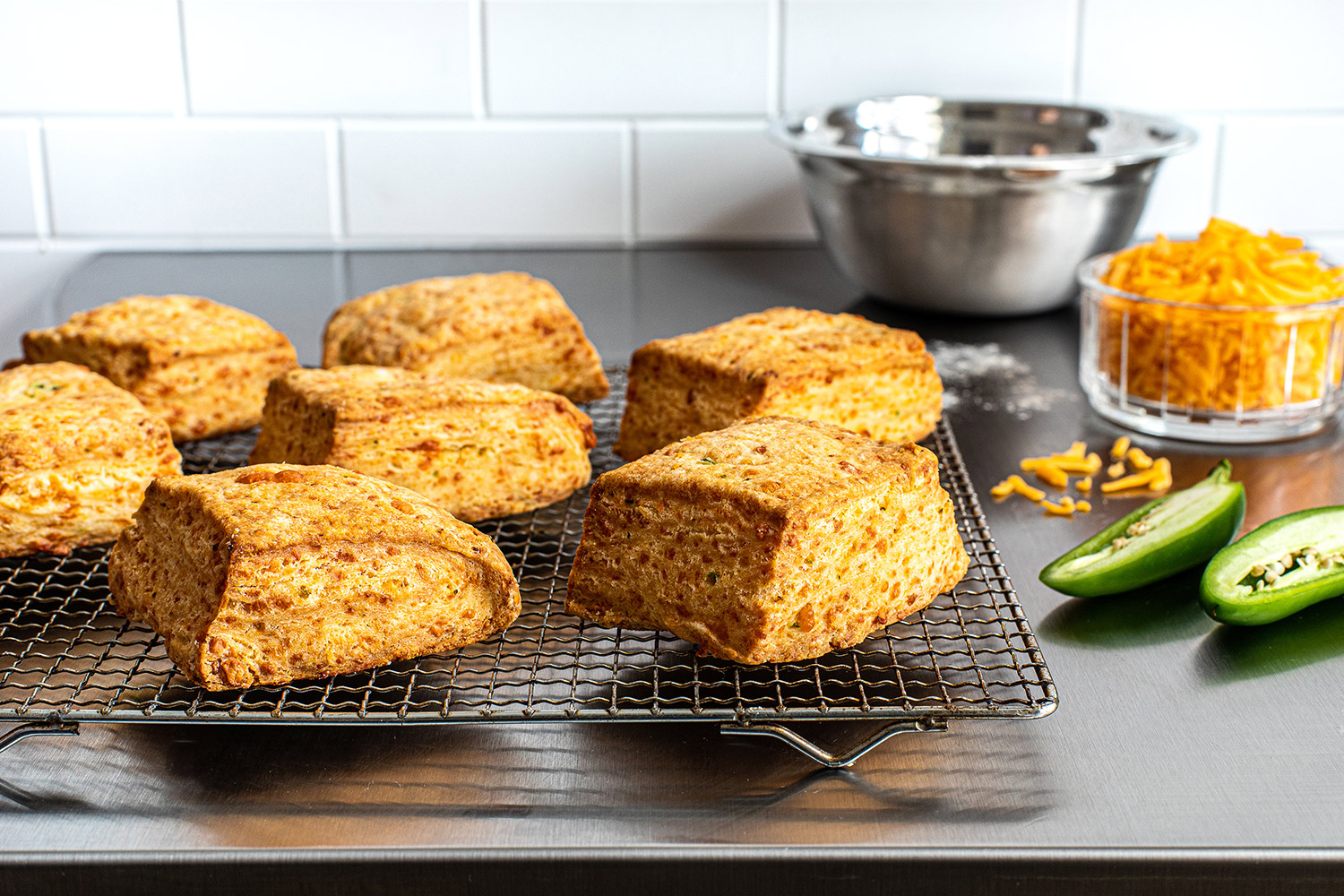 Scones au cheddar et jalapeno