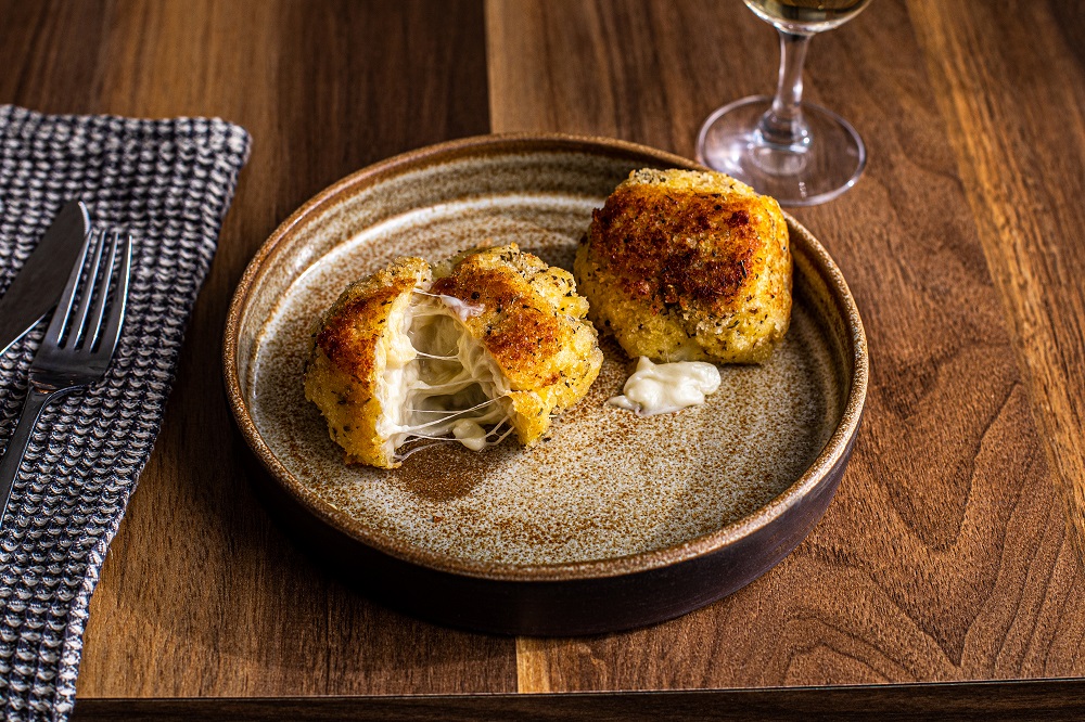 Deep-fried macaroni and melted cheese balls