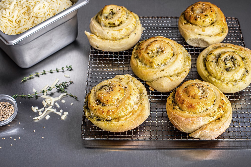 Herb and old cheddar buns 