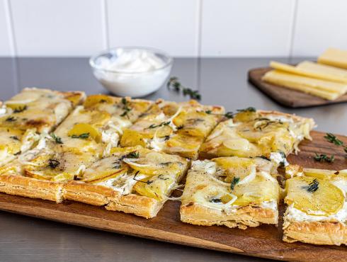 Tarte fine au cheddar vieilli, pomme de terre et oignon