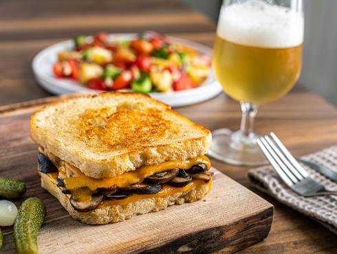 Grilled cheese with cheddar, mushrooms and herbs