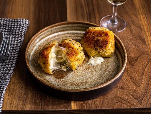 Croquettes frites et fondantes de macaroni au fromage 