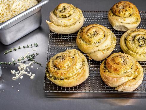 Herb and old cheddar buns 