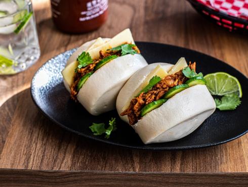 Bao bun vapeur au porc effiloché et cheddar âgé